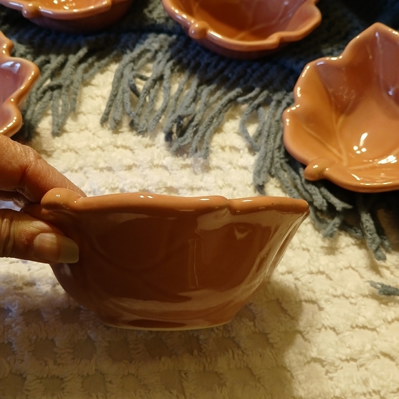 5 Beautiful Dusty Pink Leaf-Shaped Ceramic Bowls - Picture 7 of 9